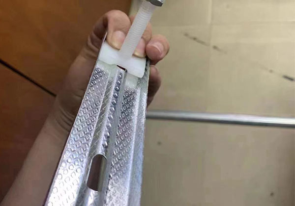 ?異型龍骨